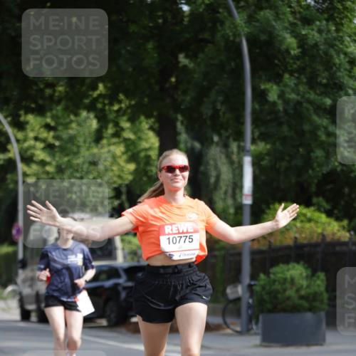 15.06.2025 - REWE Women's Run Jannik Wohlers http://msf.ph/oto/7954051 15.06.2025 08:49:15 Laufen 10775 meine-sportfotos.de