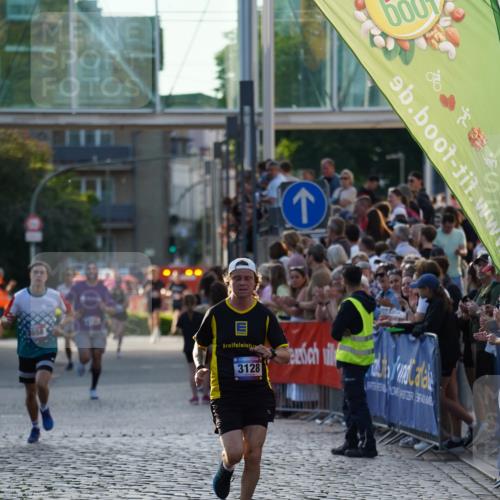 13.06.2025 - Holstenköstenlauf Felixshl http://msf.ph/oto/7954112 13.06.2025 19:44:17 Laufen 3128, 3658 meine-sportfotos.de