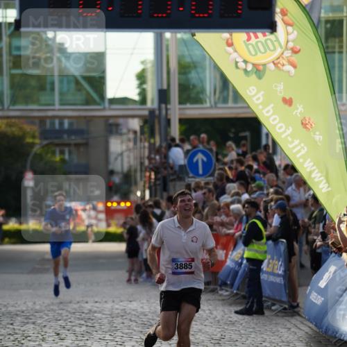 13.06.2025 - Holstenköstenlauf Felixshl http://msf.ph/oto/7954739 13.06.2025 19:45:01 Laufen 2623, 3003, 3082, 3885 meine-sportfotos.de