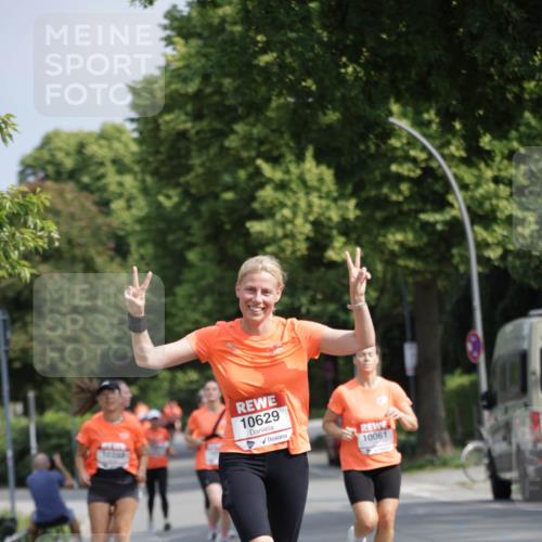 15.06.2025 - REWE Women's Run Jannik Wohlers http://msf.ph/oto/7955292 15.06.2025 08:50:51 Laufen 10629, 10061 meine-sportfotos.de