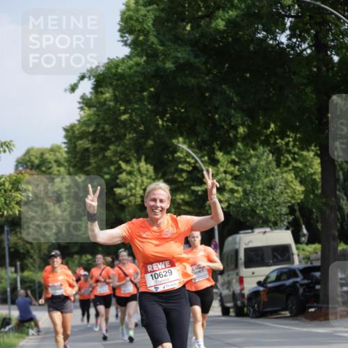 15.06.2025 - REWE Women's Run Jannik Wohlers http://msf.ph/oto/7955328 15.06.2025 08:50:52 Laufen 10629 meine-sportfotos.de
