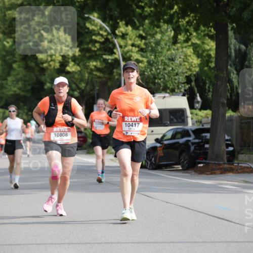 15.06.2025 - REWE Women's Run Jannik Wohlers http://msf.ph/oto/7955855 15.06.2025 08:51:24 Laufen 10808, 10449, 10417 meine-sportfotos.de