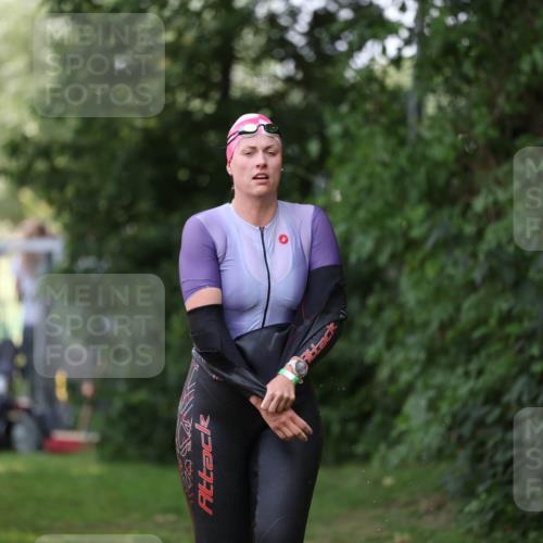 15.06.2025 - 7 Türme Triathlon Michael Strokosch http://msf.ph/oto/7955939 15.06.2025 12:34:37 Schwimmen 352, 359, 403, 482, 526, 535, 547, 576 meine-sportfotos.de