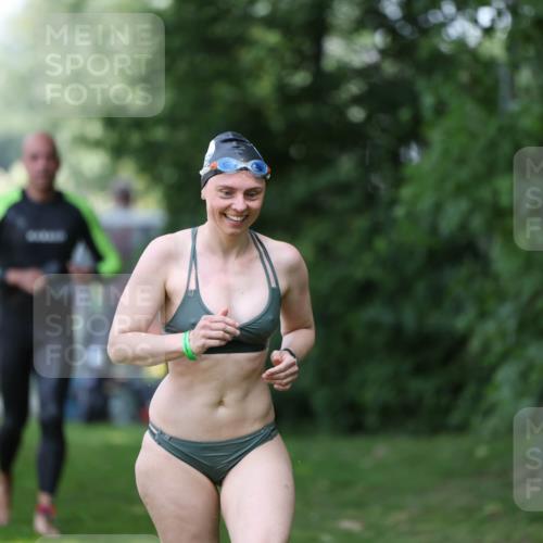 15.06.2025 - 7 Türme Triathlon Michael Strokosch http://msf.ph/oto/7956269 15.06.2025 12:35:55 Schwimmen 555, 593, 607 meine-sportfotos.de
