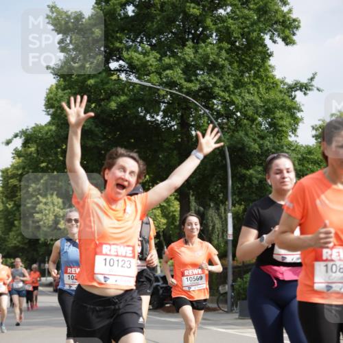 15.06.2025 - REWE Women's Run Jannik Wohlers http://msf.ph/oto/7956270 15.06.2025 08:51:47 Laufen 10123, 10, 10569, 108 meine-sportfotos.de