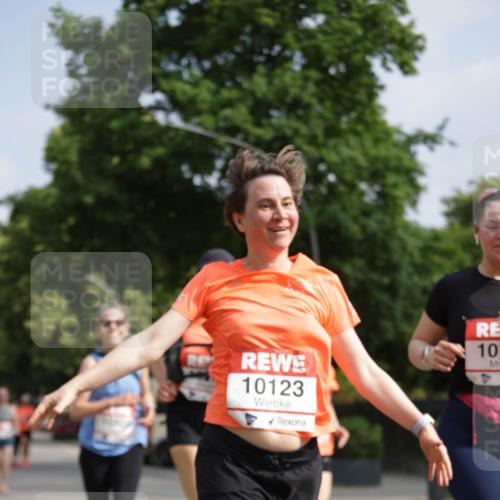 15.06.2025 - REWE Women's Run Jannik Wohlers http://msf.ph/oto/7956300 15.06.2025 08:51:47 Laufen 10123 meine-sportfotos.de