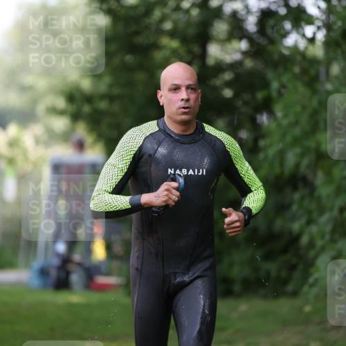 15.06.2025 - 7 Türme Triathlon Michael Strokosch http://msf.ph/oto/7956301 15.06.2025 12:35:58 Schwimmen 555, 593, 607 meine-sportfotos.de