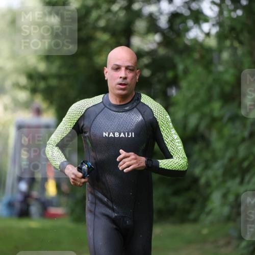 15.06.2025 - 7 Türme Triathlon Michael Strokosch http://msf.ph/oto/7956305 15.06.2025 12:35:59 Schwimmen 555, 593, 607 meine-sportfotos.de