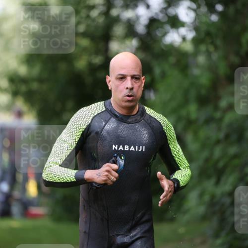 15.06.2025 - 7 Türme Triathlon Michael Strokosch http://msf.ph/oto/7956310 15.06.2025 12:35:59 Schwimmen 555, 593, 607 meine-sportfotos.de