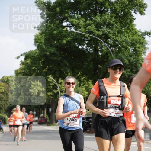 15.06.2025 - REWE Women's Run Jannik Wohlers http://msf.ph/oto/7956311 15.06.2025 08:51:48 Laufen 10809, 1021 meine-sportfotos.de