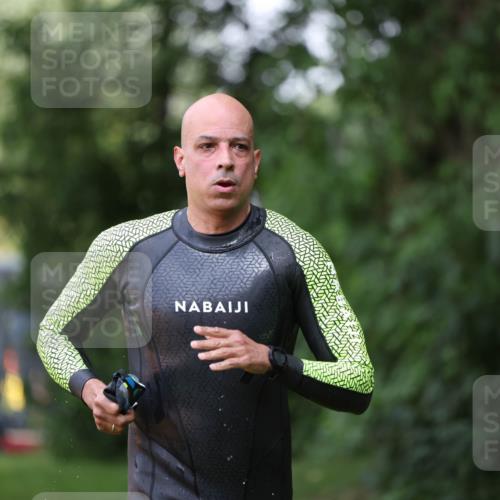 15.06.2025 - 7 Türme Triathlon Michael Strokosch http://msf.ph/oto/7956315 15.06.2025 12:35:59 Schwimmen 555, 593, 607 meine-sportfotos.de