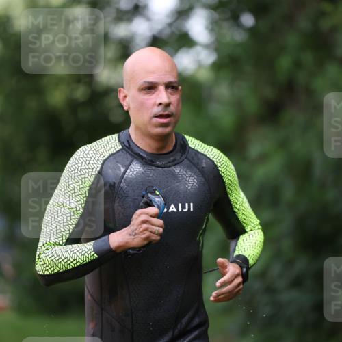 15.06.2025 - 7 Türme Triathlon Michael Strokosch http://msf.ph/oto/7956318 15.06.2025 12:36:00 Schwimmen 555, 593, 607 meine-sportfotos.de
