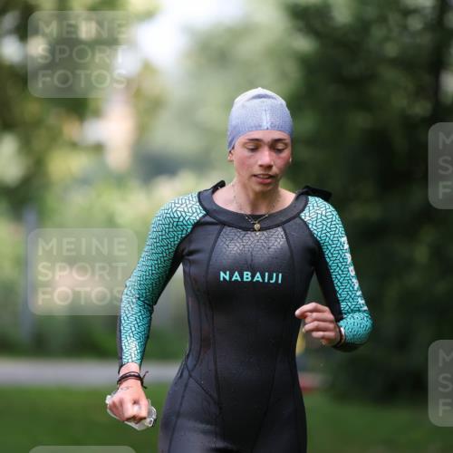 15.06.2025 - 7 Türme Triathlon Michael Strokosch http://msf.ph/oto/7956356 15.06.2025 12:36:10 Schwimmen 555, 581, 607 meine-sportfotos.de