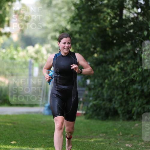 15.06.2025 - 7 Türme Triathlon Michael Strokosch http://msf.ph/oto/7956377 15.06.2025 12:36:22 Schwimmen 555, 581 meine-sportfotos.de