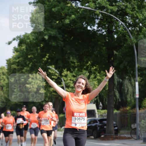 15.06.2025 - REWE Women's Run Jannik Wohlers http://msf.ph/oto/7956704 15.06.2025 08:52:05 Laufen 10675 meine-sportfotos.de