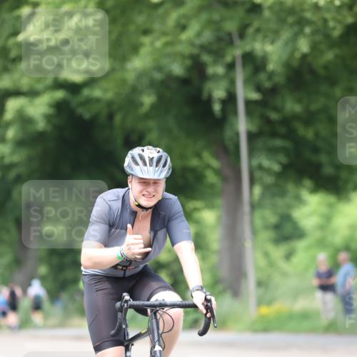 15.06.2025 - 7 Türme Triathlon Yannick Fuchs http://msf.ph/oto/7956769 15.06.2025 13:41:08 Radfahren 415, 572, 984 meine-sportfotos.de