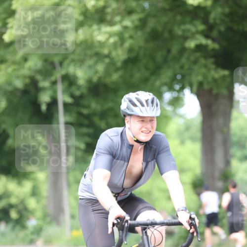 15.06.2025 - 7 Türme Triathlon Yannick Fuchs http://msf.ph/oto/7956779 15.06.2025 13:41:08 Radfahren 415, 572, 984 meine-sportfotos.de