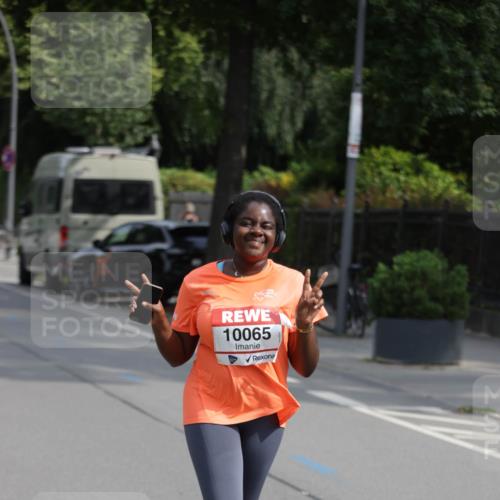 15.06.2025 - REWE Women's Run Jannik Wohlers http://msf.ph/oto/7957024 15.06.2025 09:14:28 Laufen 10065 meine-sportfotos.de