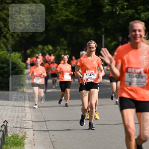 15.06.2025 - REWE Women's Run Dr. Thomas Lammeyer http://msf.ph/oto/7957128 15.06.2025 09:47:22 Laufen 10478, 10, 429 meine-sportfotos.de