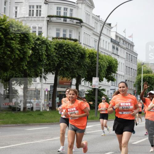15.06.2025 - REWE Women's Run Jannik Wohlers http://msf.ph/oto/7957382 15.06.2025 09:44:01 Laufen 5416, 5156, 5197 meine-sportfotos.de