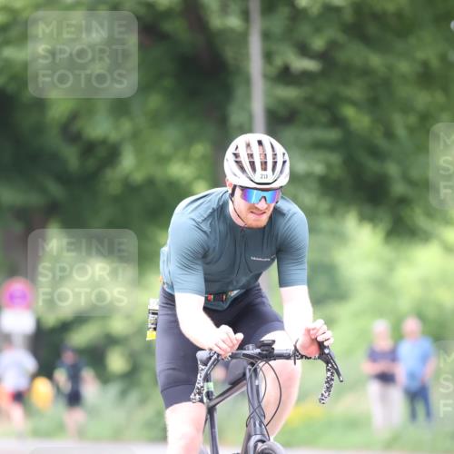 15.06.2025 - 7 Türme Triathlon Yannick Fuchs http://msf.ph/oto/7957531 15.06.2025 13:44:01 Radfahren 662, 732, 771, 1128, 1151, 1184 meine-sportfotos.de