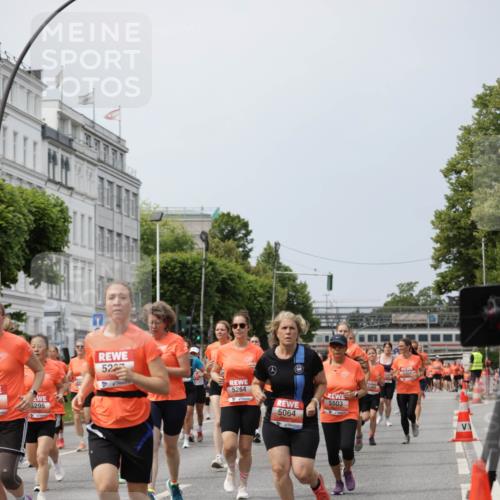 15.06.2025 - REWE Women's Run Jannik Wohlers http://msf.ph/oto/7957631 15.06.2025 09:44:07 Laufen 5295, 522, 5308, 5264, 5503, 5064 meine-sportfotos.de