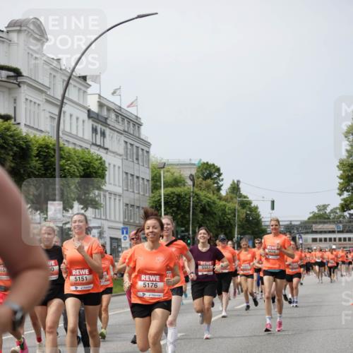15.06.2025 - REWE Women's Run Jannik Wohlers http://msf.ph/oto/7958130 15.06.2025 09:44:18 Laufen 90, 5151, 70, 5176, 5581, 5656 meine-sportfotos.de