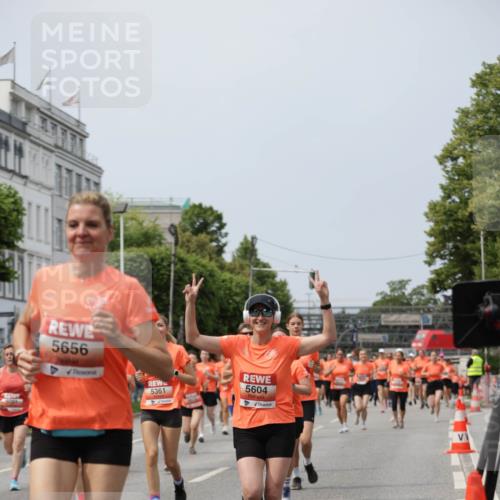 15.06.2025 - REWE Women's Run Jannik Wohlers http://msf.ph/oto/7958286 15.06.2025 09:44:21 Laufen 6051, 5656, 5361, 5604 meine-sportfotos.de