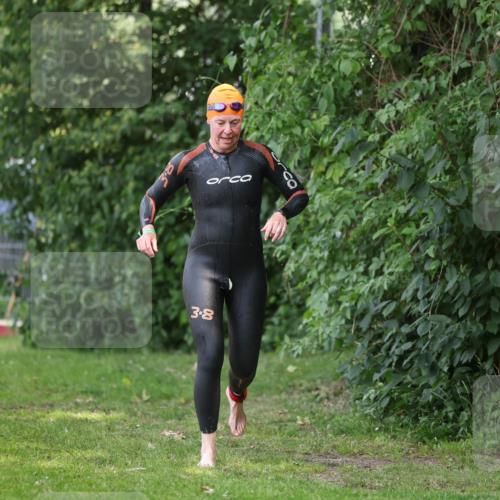 15.06.2025 - 7 Türme Triathlon Michael Strokosch http://msf.ph/oto/7958461 15.06.2025 12:40:11 Schwimmen 588 meine-sportfotos.de