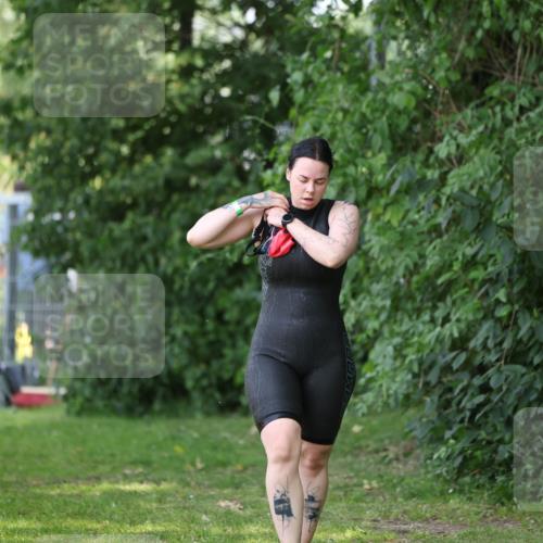 15.06.2025 - 7 Türme Triathlon Michael Strokosch http://msf.ph/oto/7958581 15.06.2025 12:40:31 Schwimmen 512, 549 meine-sportfotos.de