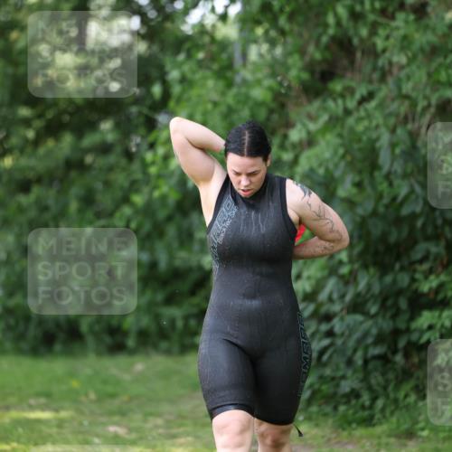 15.06.2025 - 7 Türme Triathlon Michael Strokosch http://msf.ph/oto/7958602 15.06.2025 12:40:33 Schwimmen 512, 549 meine-sportfotos.de