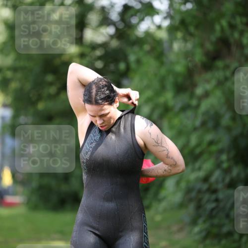 15.06.2025 - 7 Türme Triathlon Michael Strokosch http://msf.ph/oto/7958628 15.06.2025 12:40:35 Schwimmen 512, 549 meine-sportfotos.de