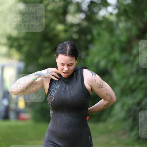 15.06.2025 - 7 Türme Triathlon Michael Strokosch http://msf.ph/oto/7958639 15.06.2025 12:40:36 Schwimmen 512, 549 meine-sportfotos.de