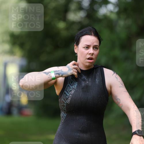15.06.2025 - 7 Türme Triathlon Michael Strokosch http://msf.ph/oto/7958663 15.06.2025 12:40:37 Schwimmen 512, 549 meine-sportfotos.de