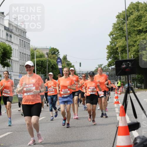 15.06.2025 - REWE Women's Run Jannik Wohlers http://msf.ph/oto/7958780 15.06.2025 09:44:35 Laufen 138, 5620, 5267, 5459, 5299, 5659, 5329 meine-sportfotos.de