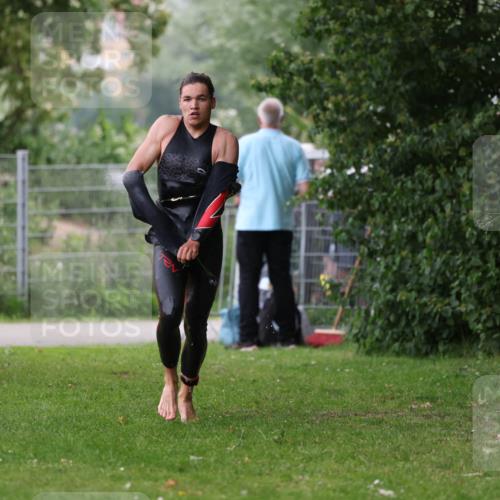 15.06.2025 - 7 Türme Triathlon Michael Strokosch http://msf.ph/oto/7959062 15.06.2025 12:05:31 Schwimmen 652 meine-sportfotos.de