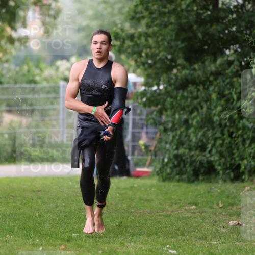 15.06.2025 - 7 Türme Triathlon Michael Strokosch http://msf.ph/oto/7959069 15.06.2025 12:05:32 Schwimmen 652 meine-sportfotos.de