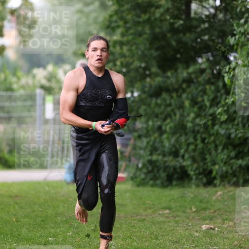 15.06.2025 - 7 Türme Triathlon Michael Strokosch http://msf.ph/oto/7959073 15.06.2025 12:05:33 Schwimmen 652 meine-sportfotos.de