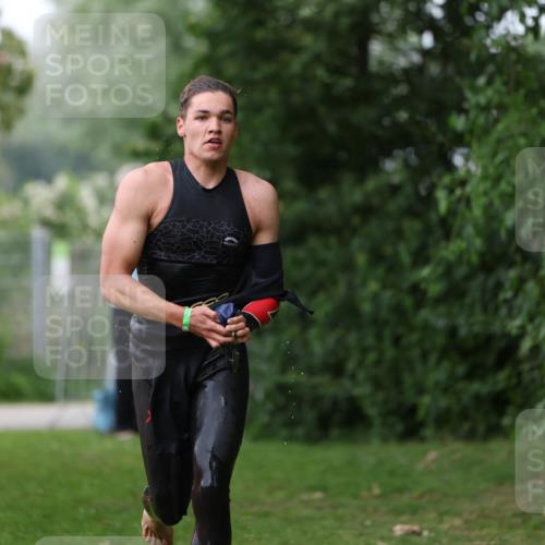 15.06.2025 - 7 Türme Triathlon Michael Strokosch http://msf.ph/oto/7959079 15.06.2025 12:05:33 Schwimmen 652 meine-sportfotos.de