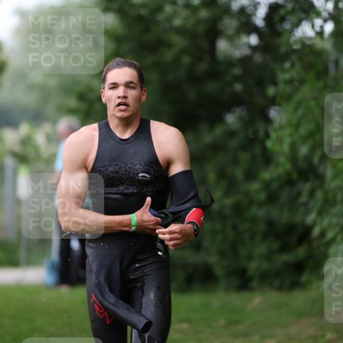 15.06.2025 - 7 Türme Triathlon Michael Strokosch http://msf.ph/oto/7959082 15.06.2025 12:05:34 Schwimmen 652 meine-sportfotos.de