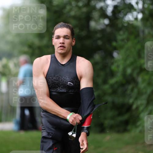 15.06.2025 - 7 Türme Triathlon Michael Strokosch http://msf.ph/oto/7959088 15.06.2025 12:05:34 Schwimmen 652 meine-sportfotos.de