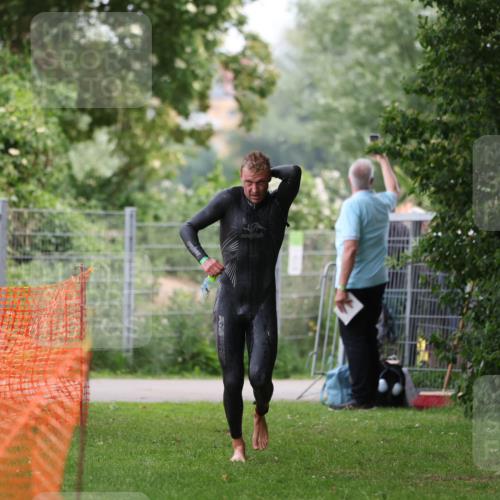 15.06.2025 - 7 Türme Triathlon Michael Strokosch http://msf.ph/oto/7959114 15.06.2025 12:07:30 Schwimmen 460, 618 meine-sportfotos.de