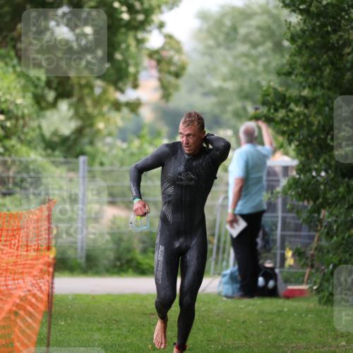 15.06.2025 - 7 Türme Triathlon Michael Strokosch http://msf.ph/oto/7959127 15.06.2025 12:07:31 Schwimmen 460, 618 meine-sportfotos.de