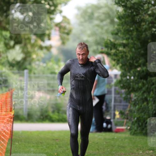 15.06.2025 - 7 Türme Triathlon Michael Strokosch http://msf.ph/oto/7959134 15.06.2025 12:07:32 Schwimmen 460, 618 meine-sportfotos.de