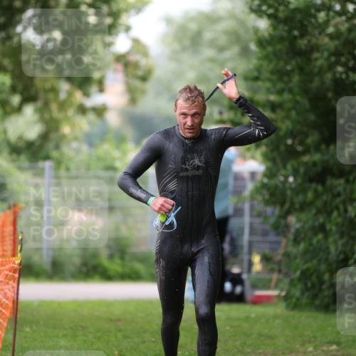 15.06.2025 - 7 Türme Triathlon Michael Strokosch http://msf.ph/oto/7959140 15.06.2025 12:07:32 Schwimmen 460, 618 meine-sportfotos.de