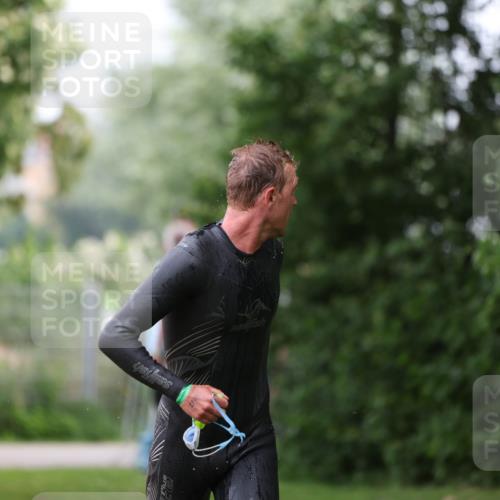 15.06.2025 - 7 Türme Triathlon Michael Strokosch http://msf.ph/oto/7959158 15.06.2025 12:07:34 Schwimmen 460, 618 meine-sportfotos.de