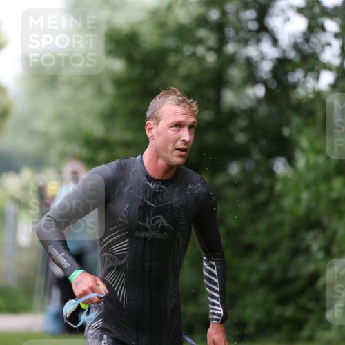 15.06.2025 - 7 Türme Triathlon Michael Strokosch http://msf.ph/oto/7959163 15.06.2025 12:07:34 Schwimmen 460, 618 meine-sportfotos.de