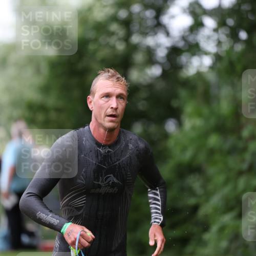 15.06.2025 - 7 Türme Triathlon Michael Strokosch http://msf.ph/oto/7959167 15.06.2025 12:07:34 Schwimmen 460, 618 meine-sportfotos.de