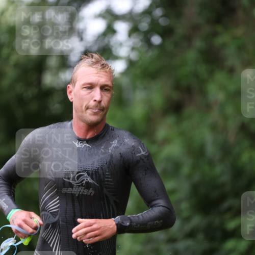15.06.2025 - 7 Türme Triathlon Michael Strokosch http://msf.ph/oto/7959171 15.06.2025 12:07:35 Schwimmen 460, 618 meine-sportfotos.de