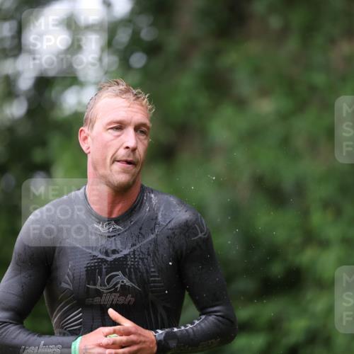 15.06.2025 - 7 Türme Triathlon Michael Strokosch http://msf.ph/oto/7959175 15.06.2025 12:07:35 Schwimmen 460, 618 meine-sportfotos.de